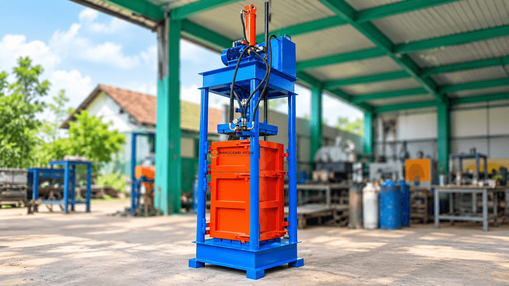 Mesin Press Hidrolik Margosari Mesin untuk memadatkan limbah kardus, plastik, karung, dan sisa produksi agar lebih ringkas dan mudah diangkut